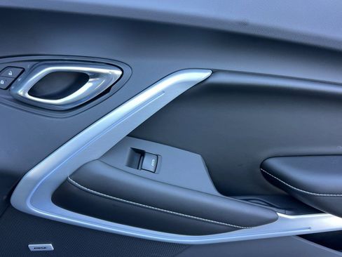 Used 2018 Chevrolet Camaro SS RWD image 21