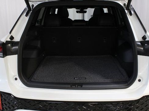 New 2026 Volkswagen Tiguan SE R-Line FWD image 29