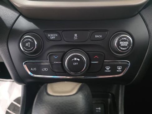 Used 2014 Jeep Cherokee Latitude AWD/4WD image 19