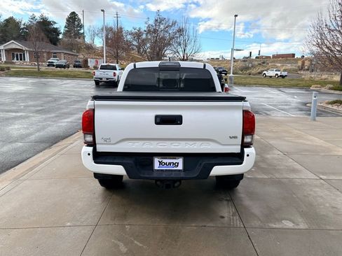 Used 2018 Toyota Tacoma TRD Off-Road image 6