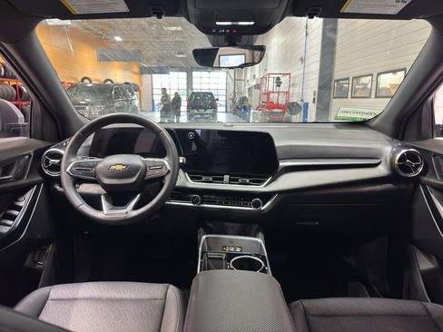 Used 2025 Chevrolet Equinox LT w/ Convenience Package II image 13
