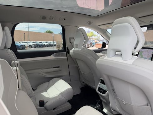 Used 2025 Volvo EX90 Ultra AWD/4WD image 41