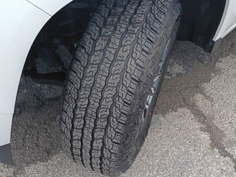 Used 2024 Chevrolet Colorado Z71 image 3