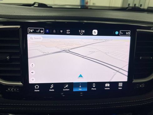 Used 2025 Chrysler Pacifica Limited FWD image 15