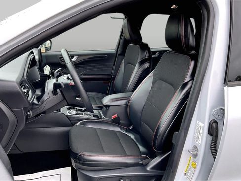 Used 2025 Ford Escape ST-Line w/ Tech Pack #1 FWD image 8