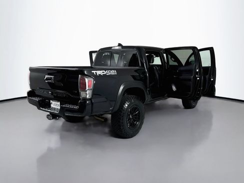 Used 2020 Toyota Tacoma TRD Off-Road w/ TRD Premium Off Road Package AWD/4WD image 25