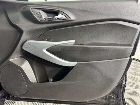 Used 2025 Chevrolet Trax LS FWD image 37