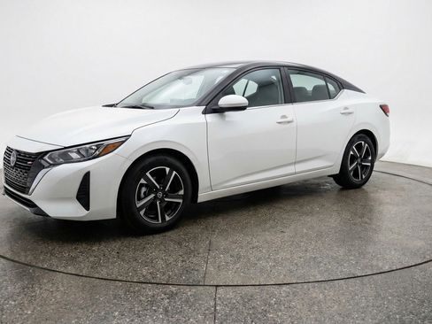 Used 2025 Nissan Sentra SV image 3