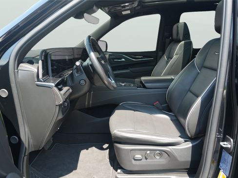 Used 2024 Cadillac Escalade ESV Sport w/ LPO, ONYX Package AWD/4WD image 20