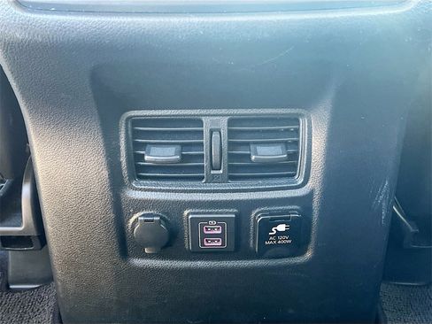 Used 2021 Nissan Titan SV w/ SV Convenience Package image 25