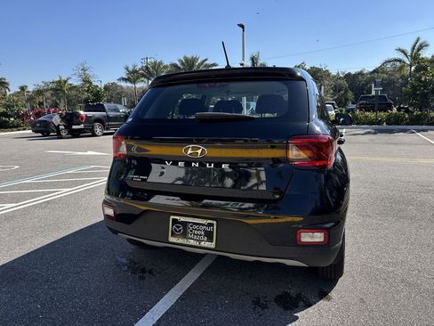 Used 2023 Hyundai Venue SE image 26