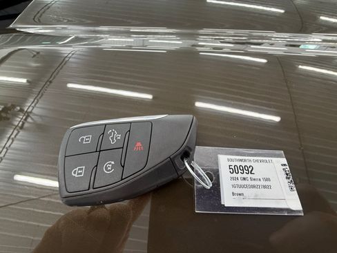 Used 2024 GMC Sierra 1500 Elevation w/ X31 Off-Road Package AWD/4WD image 27