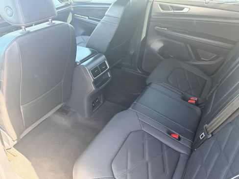 Used 2025 Volkswagen Atlas Cross Sport SE AWD/4WD image 14