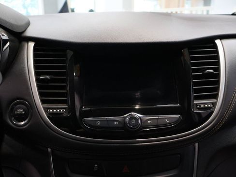 Used 2019 Chevrolet Trax LT w/ LT Convenience Package AWD/4WD image 17