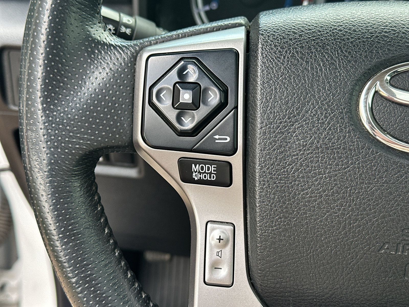 Used 2019 Toyota 4Runner SR5 Premium AWD/4WD image 17