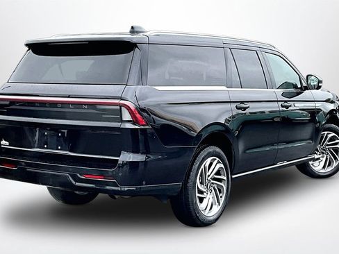 Used 2025 Lincoln Navigator L Reserve AWD/4WD image 6
