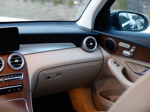 Certified 2022 Mercedes-Benz GLC 300 4MATIC image 37