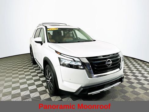 Certified 2025 Nissan Pathfinder Platinum AWD/4WD image 4
