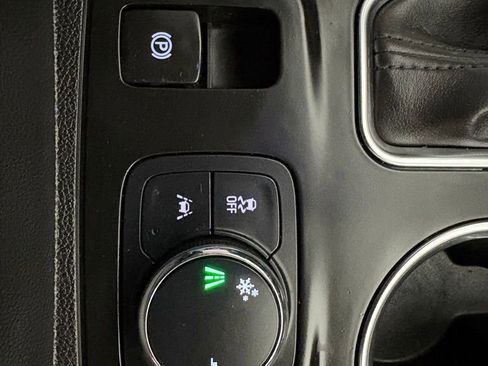 Used 2021 Chevrolet Traverse RS w/ LPO, Cargo Package FWD image 32