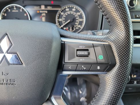 Used 2022 Mitsubishi Outlander SE AWD/4WD image 23