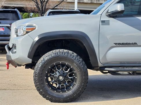 Used 2020 Toyota Tacoma TRD Off-Road image 5