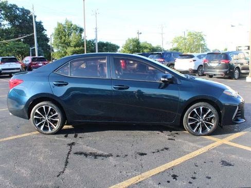 Used 2018 Toyota Corolla SE w/ SE Premium Package FWD image 5