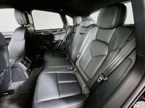 Certified 2023 Porsche Macan AWD/4WD image 24
