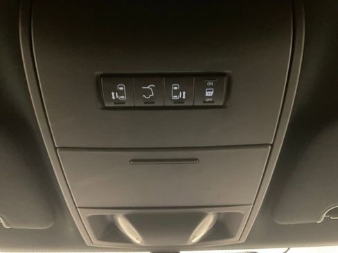Used 2019 Dodge Grand Caravan SXT image 21