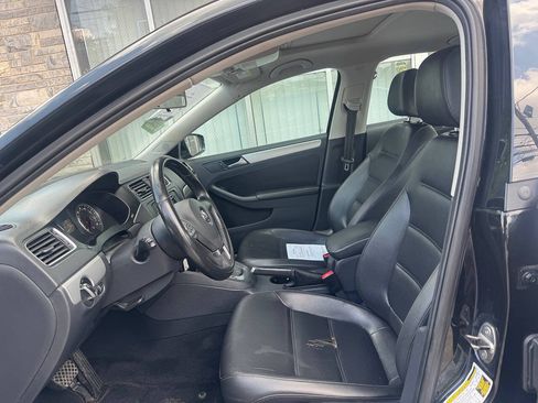 Used 2013 Volkswagen Jetta SE FWD image 12