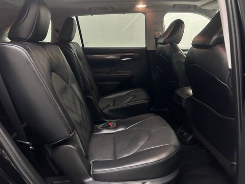 Used 2022 Toyota Highlander Platinum AWD/4WD image 17