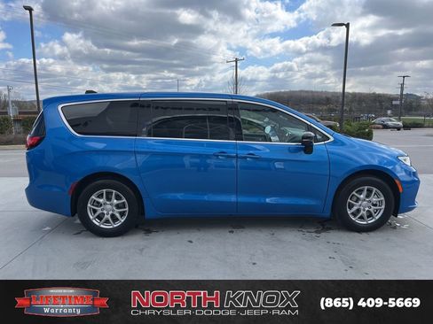 New 2026 Chrysler Pacifica Select image 19