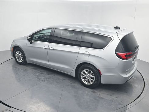 Used 2024 Chrysler Pacifica Touring-L image 50