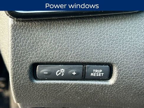 Used 2020 Nissan Rogue SV image 11