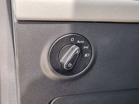 New 2024 Volkswagen Taos SE image 17