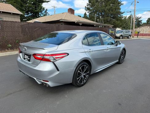 Used 2018 Toyota Camry SE FWD image 5