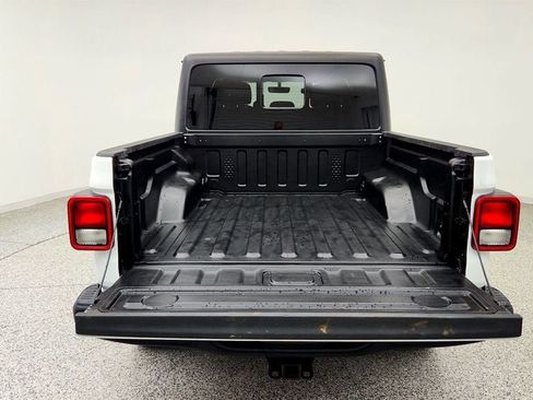 Used 2022 Jeep Gladiator Rubicon w/ Cold Weather Group AWD/4WD image 21