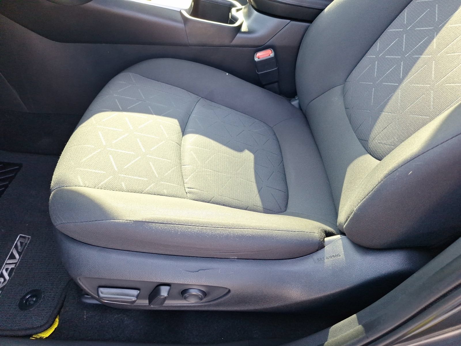 Used 2024 Toyota RAV4 XLE AWD/4WD image 17