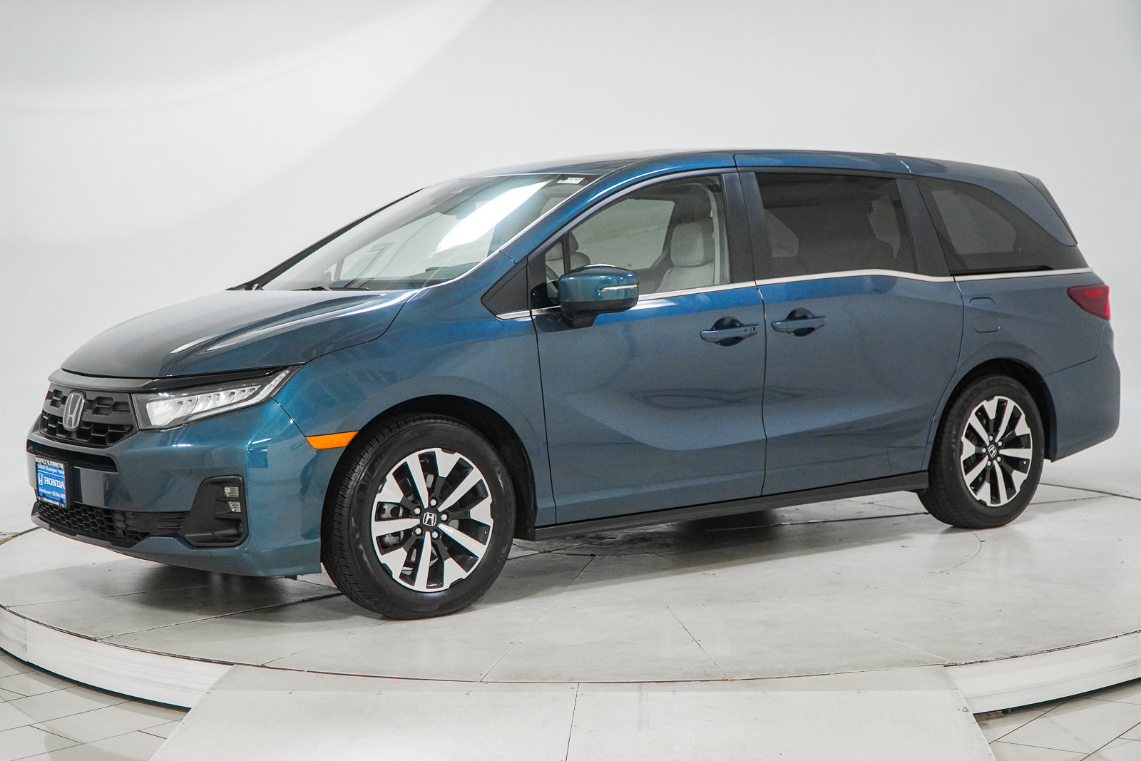 Used 2025 Honda Odyssey EX-L image 4