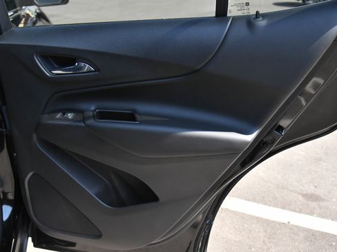 Used 2022 Chevrolet Equinox LT image 38