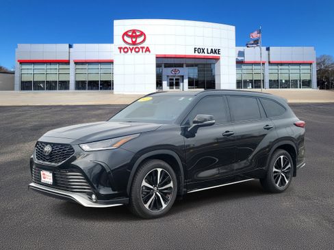 Used 2022 Toyota Highlander XSE image 2