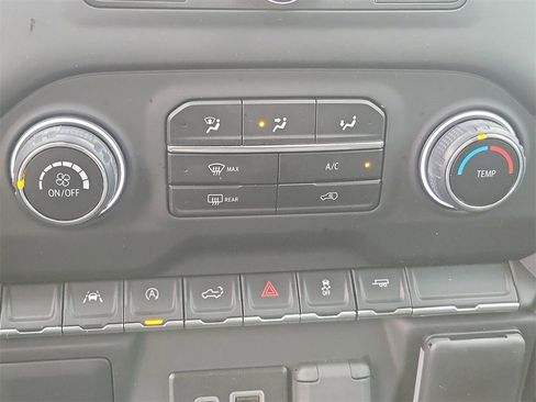 Used 2024 Chevrolet Silverado 1500 Custom image 18