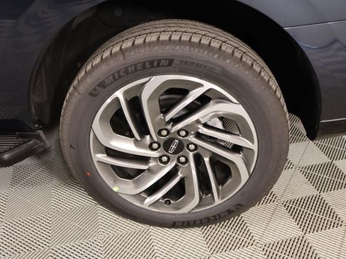 New 2026 Lincoln Navigator Premiere AWD/4WD image 18