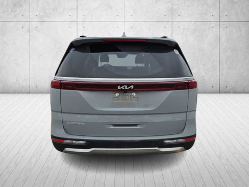Used 2023 Kia Carnival SX image 3