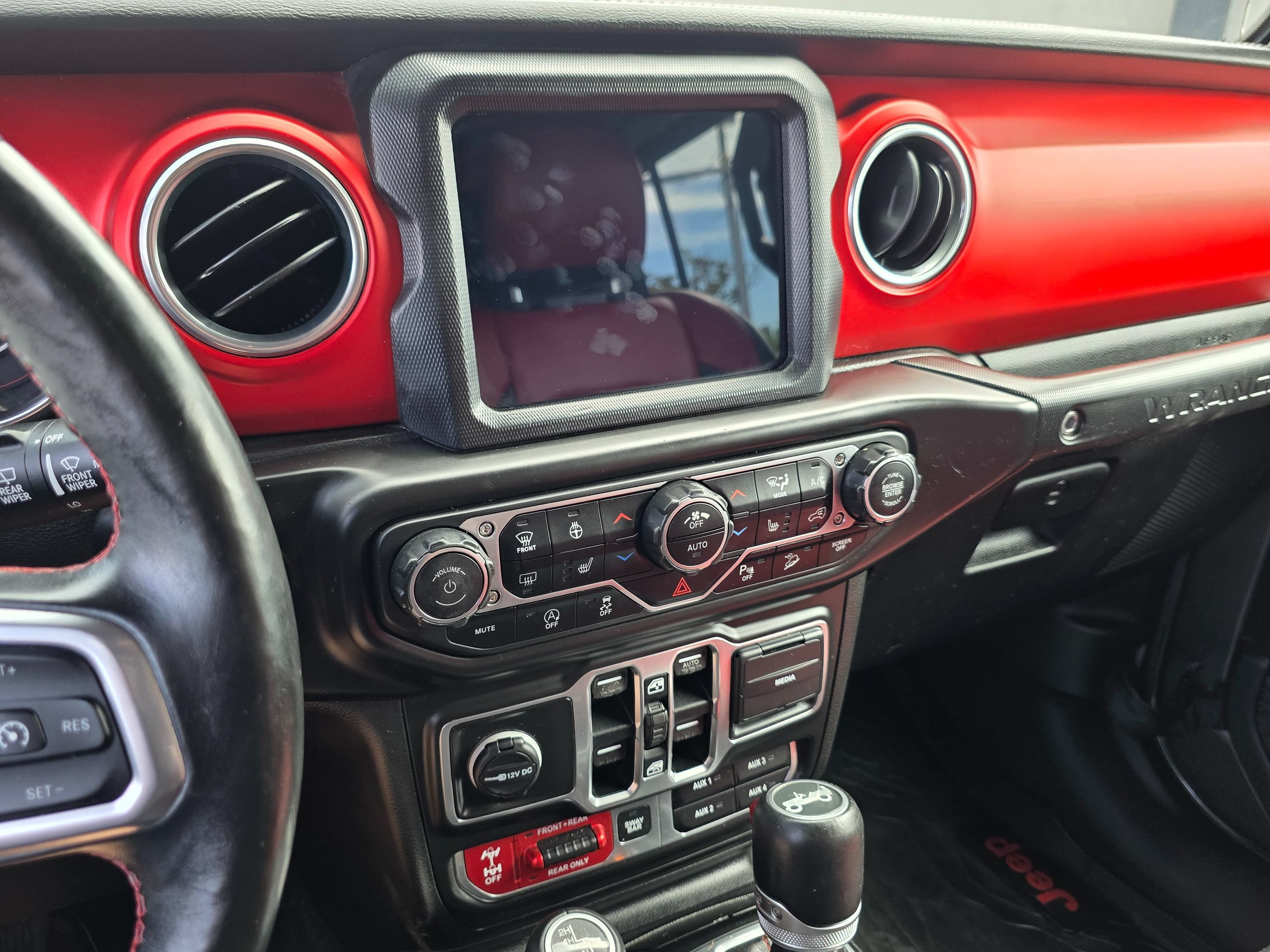 Used 2018 Jeep Wrangler Unlimited Rubicon w/ Dual Top Group AWD/4WD image 34