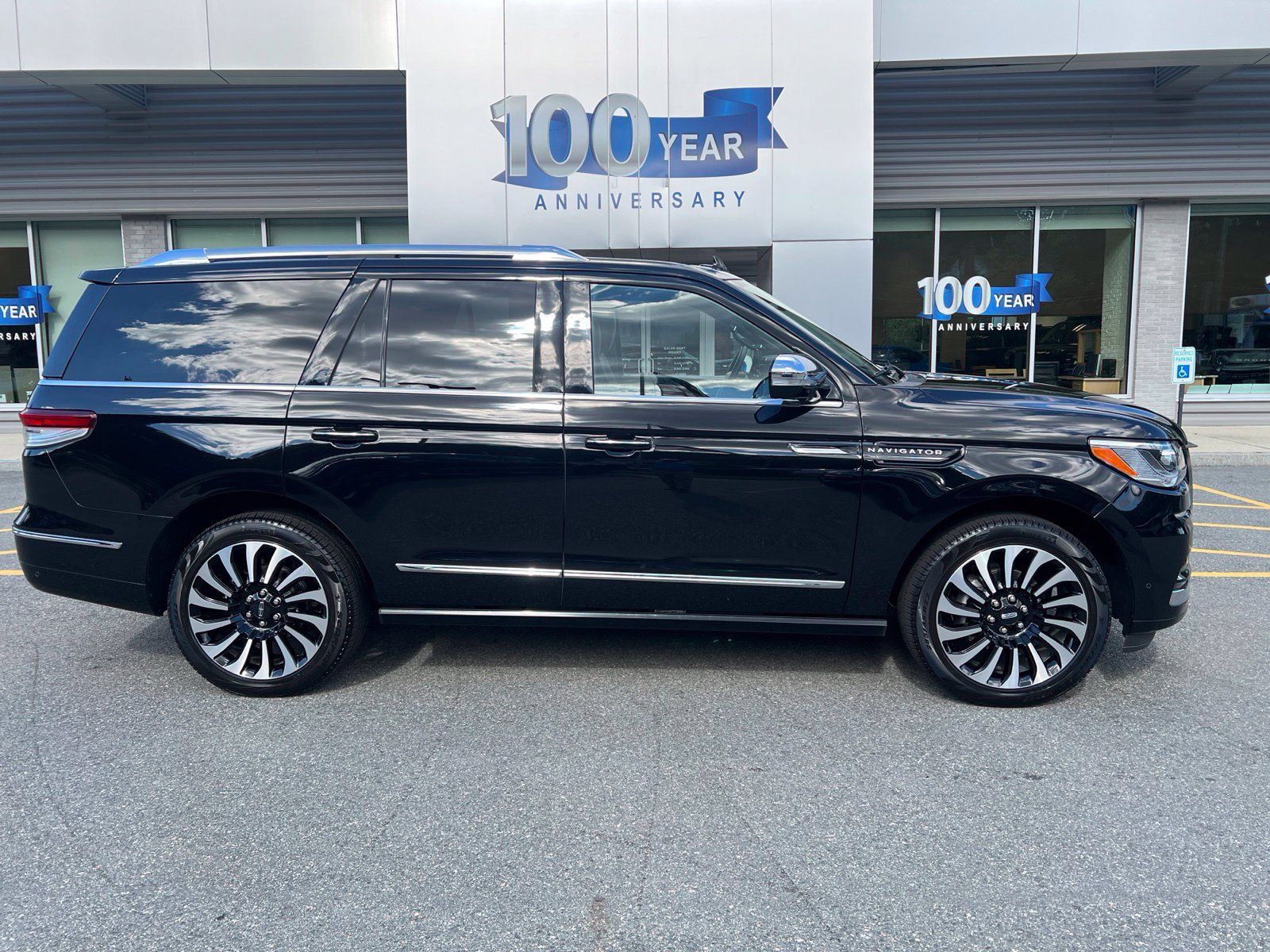 Used 2023 Lincoln Navigator Black Label AWD/4WD image 7