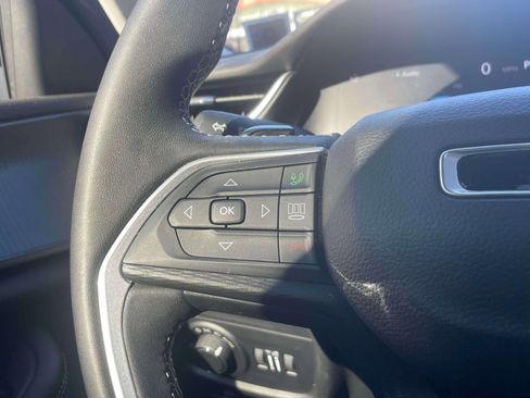 Used 2023 Jeep Grand Cherokee Laredo image 22