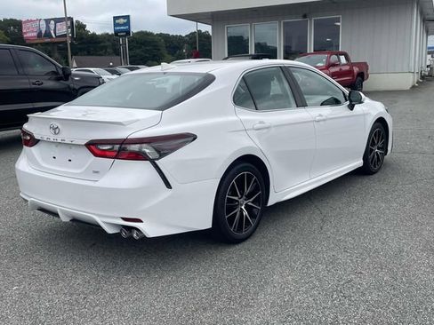 Used 2024 Toyota Camry SE FWD image 3