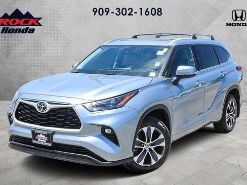 Used 2022 Toyota Highlander XLE FWD image 1