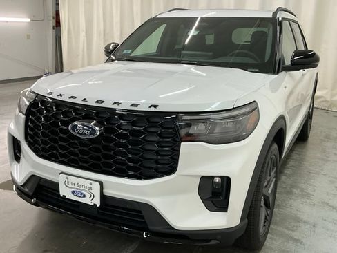 New 2026 Ford Explorer ST-Line w/ ST-Line Street Pack AWD/4WD image 10