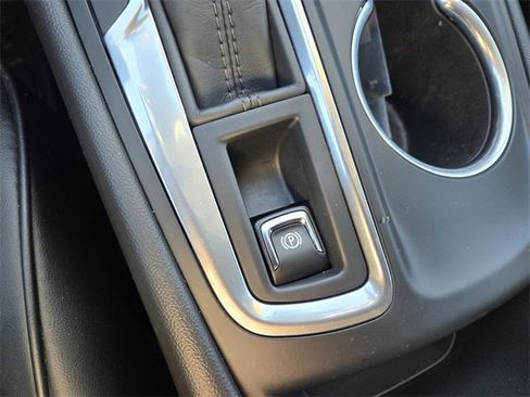 Used 2021 Chevrolet Equinox LS w/ LS Convenience Package image 24